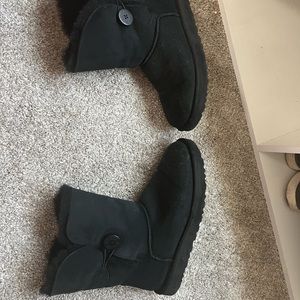 Gently used Bailey button ugg boots size 10